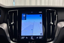 valkoinen Volvo V60 2021 kuva 21.