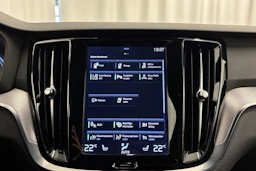 valkoinen Volvo V60 2021 kuva 22.