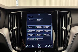 valkoinen Volvo V60 2021 kuva 23.