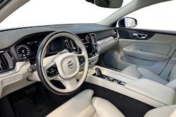 sininen Volvo V60 2021 kuva 7.