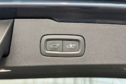 sininen Volvo V60 2021 kuva 17.