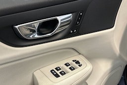sininen Volvo V60 2021 kuva 18.