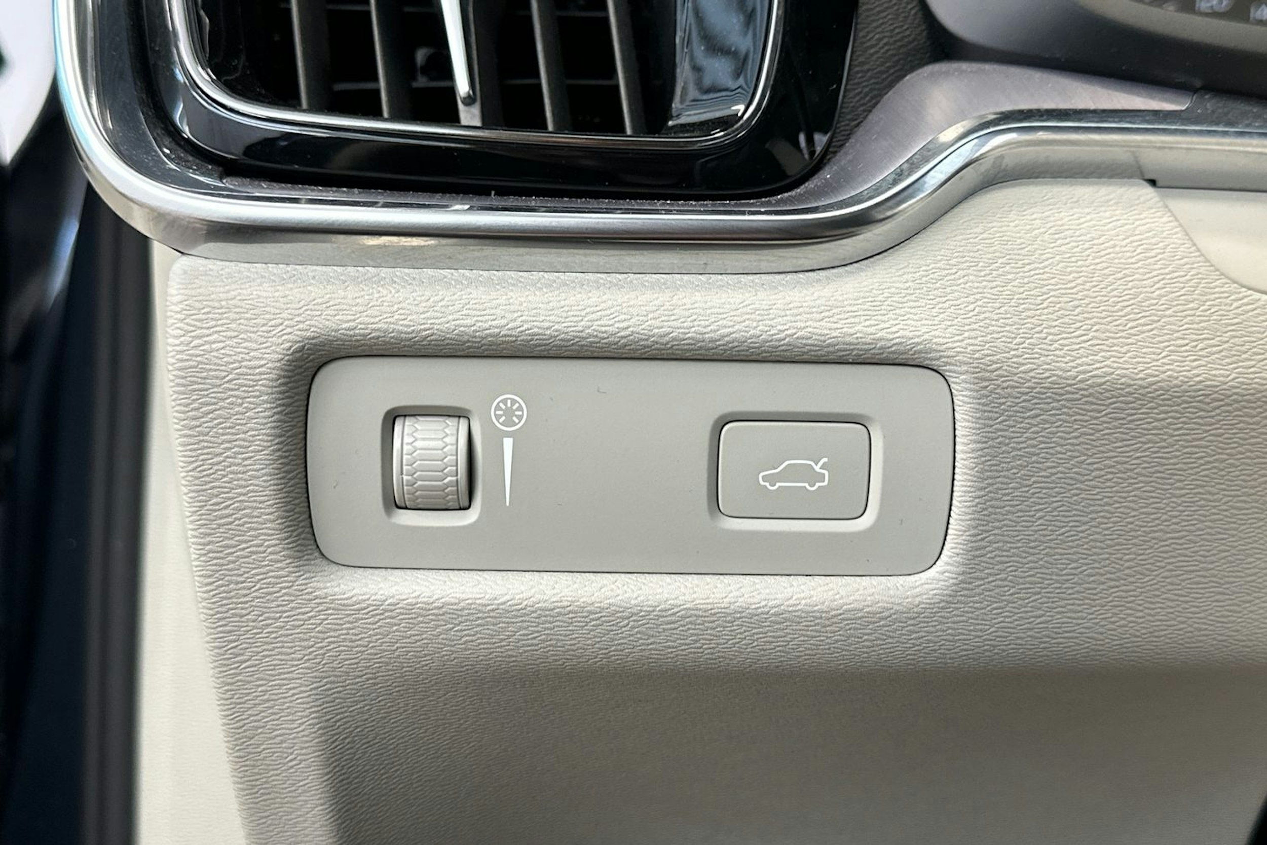 sininen Volvo V60 2021 kuva 20.