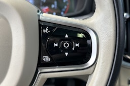 sininen Volvo V60 2021 kuva 22.