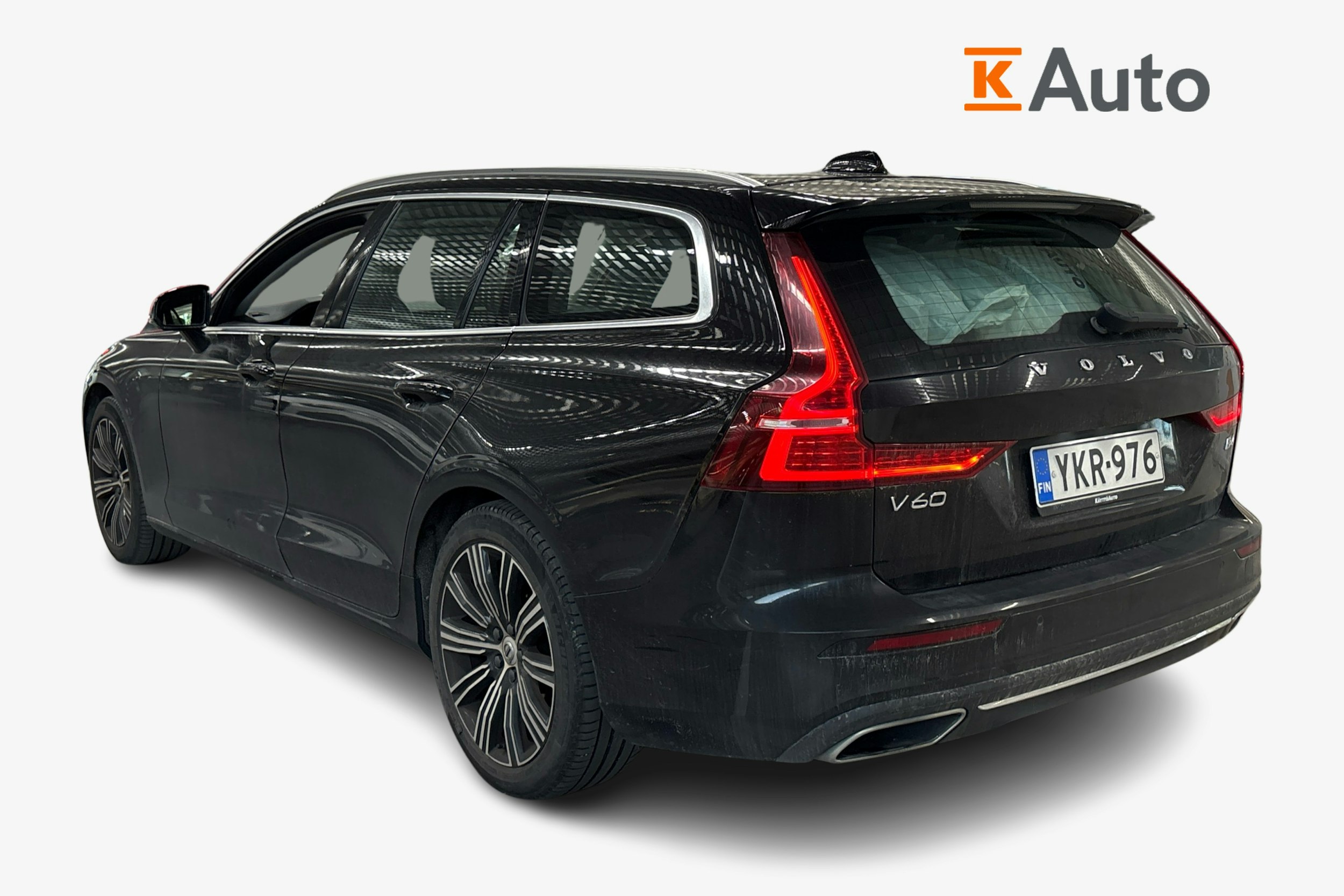 Musta Volvo V60 2021 kuva 2.