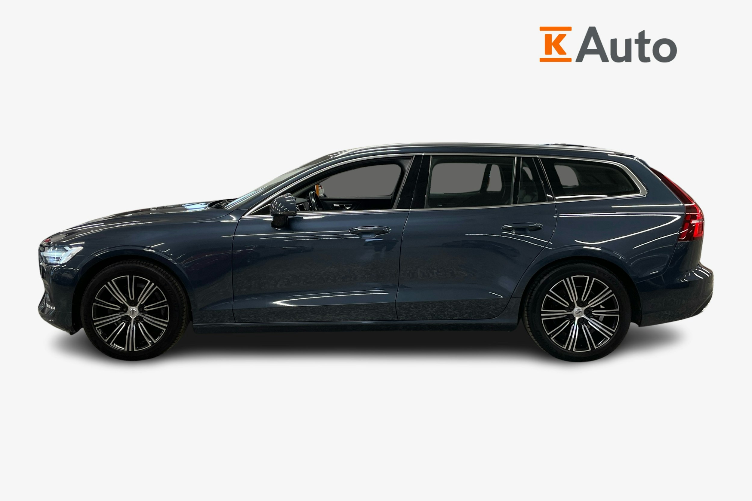 sininen Volvo V60 2021 kuva 5.