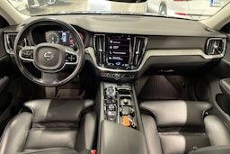 sininen Volvo V60 2021 kuva 7.