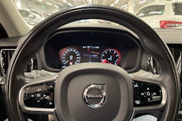 sininen Volvo V60 2021 kuva 14.