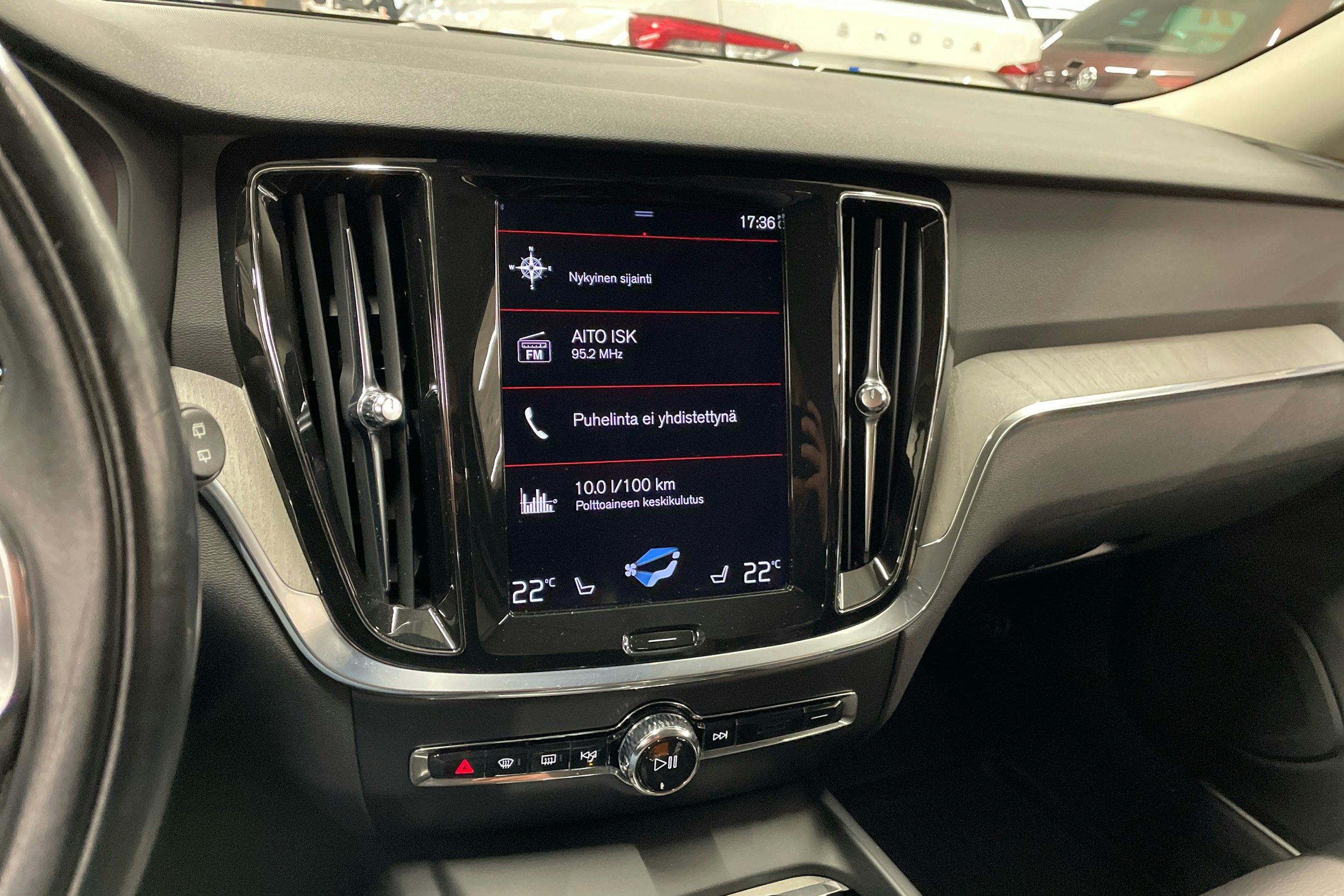 sininen Volvo V60 2021 kuva 15.
