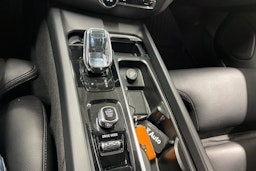 sininen Volvo V60 2021 kuva 16.