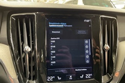 sininen Volvo V60 2021 kuva 19.