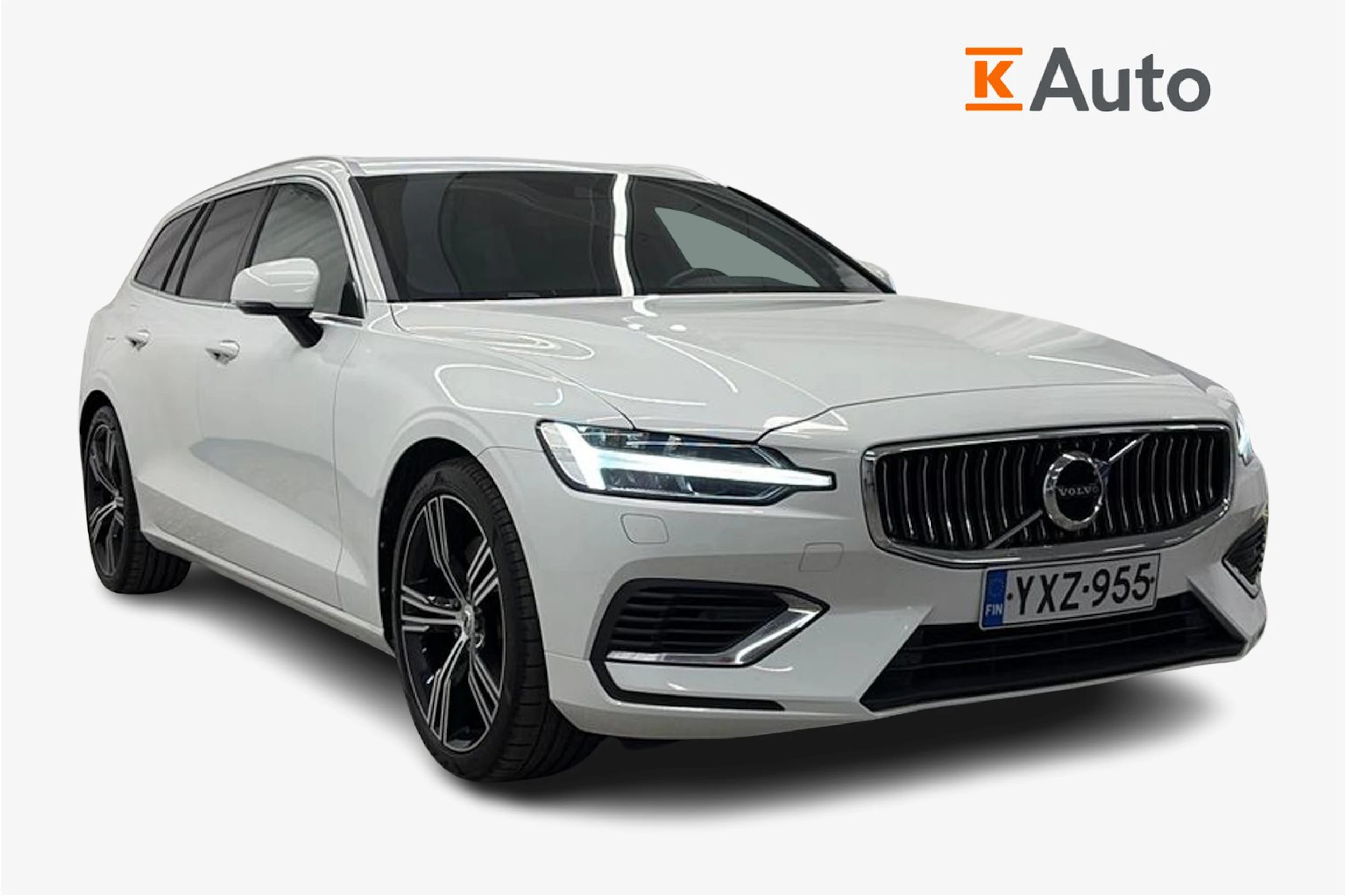 valkoinen Volvo V60 2021 kuva 1.