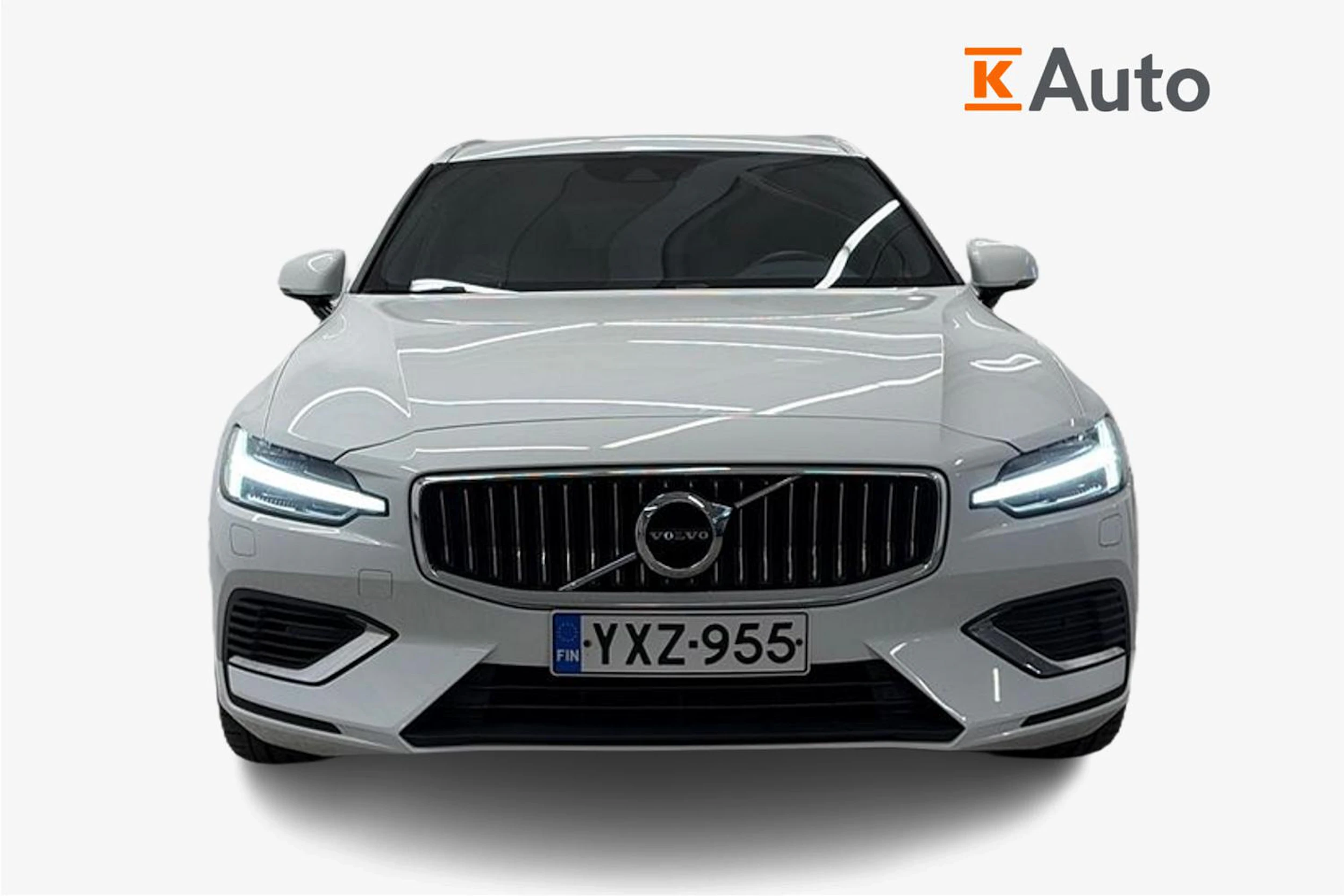 valkoinen Volvo V60 2021 kuva 5.