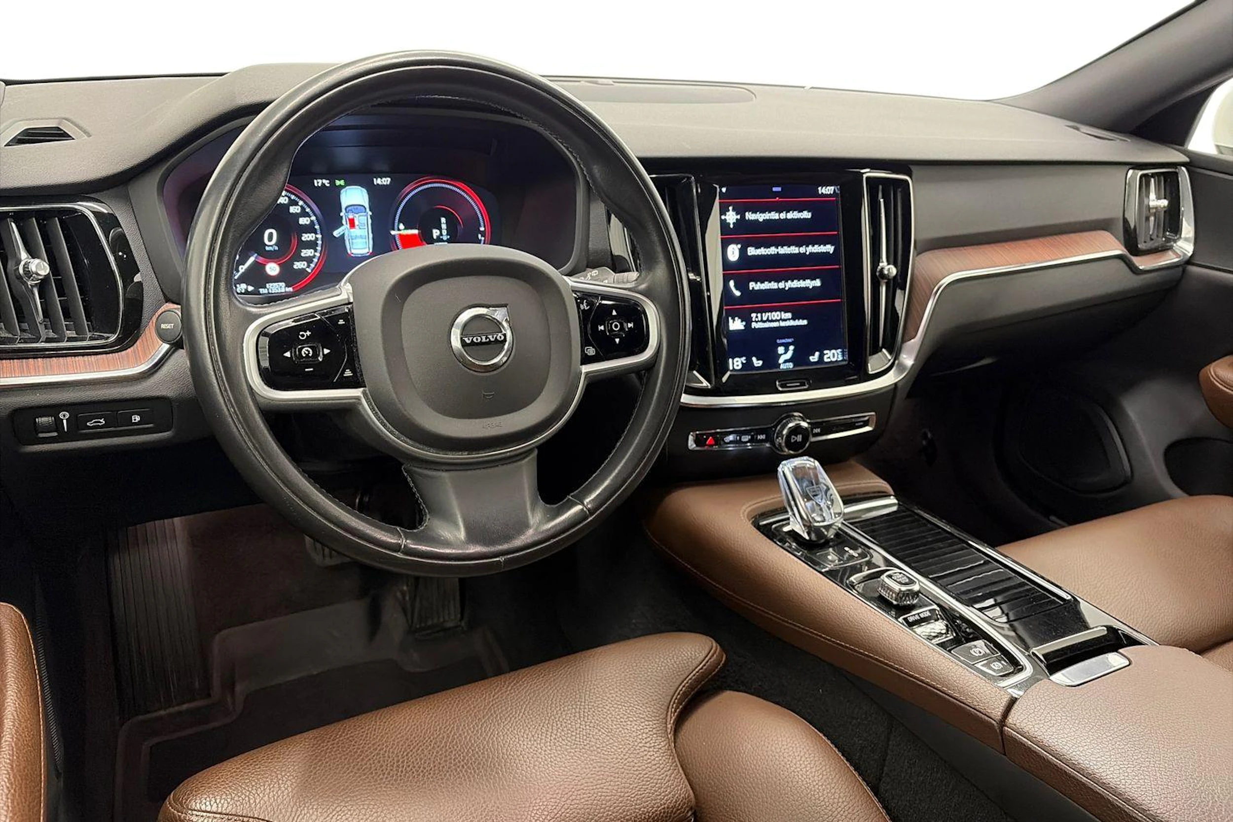 valkoinen Volvo V60 2021 kuva 8.