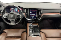 valkoinen Volvo V60 2021 kuva 9.
