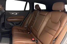 valkoinen Volvo V60 2021 kuva 11.