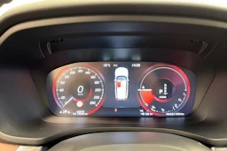 valkoinen Volvo V60 2021 kuva 20.