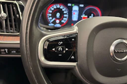 valkoinen Volvo V60 2021 kuva 21.