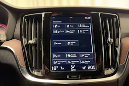 valkoinen Volvo V60 2021 kuva 24.