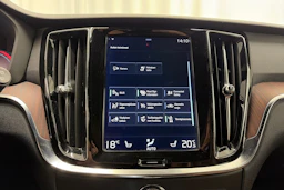 valkoinen Volvo V60 2021 kuva 25.