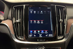valkoinen Volvo V60 2021 kuva 26.