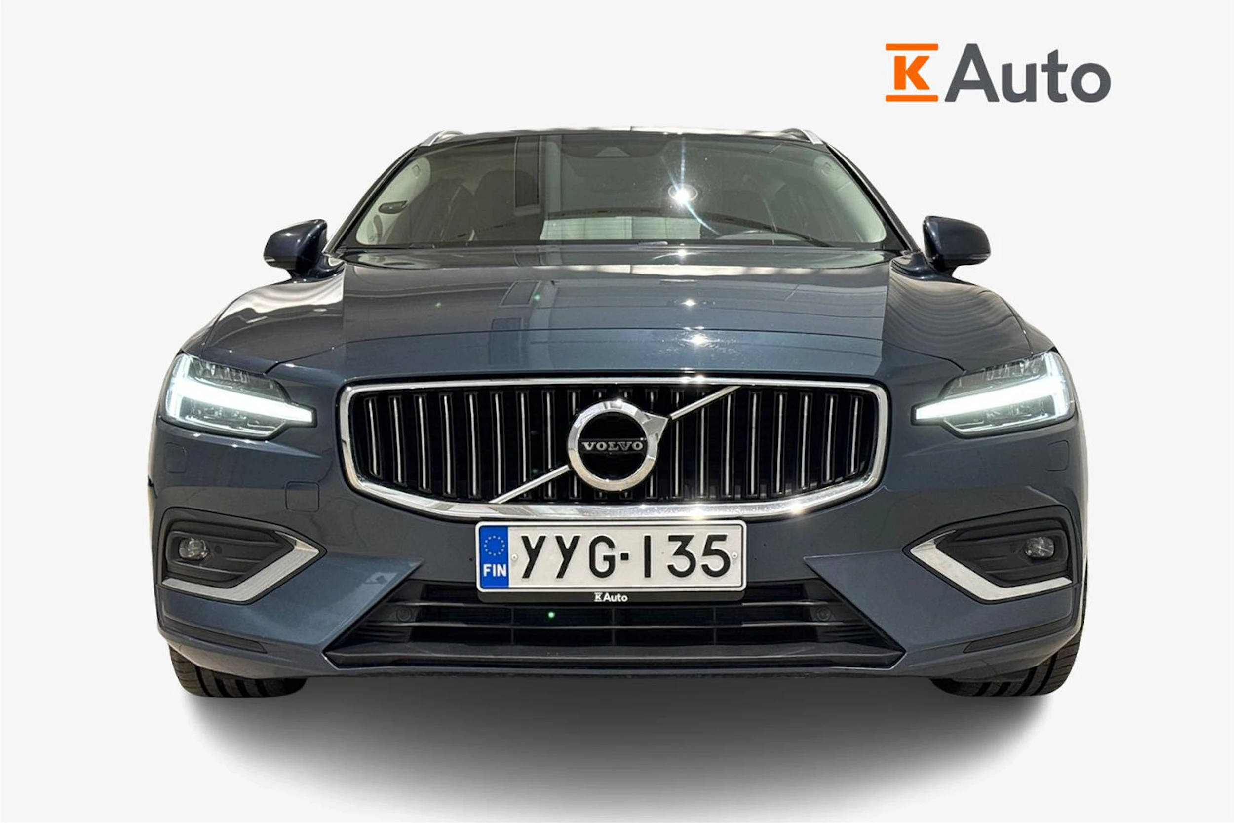 sininen Volvo V60 2021 kuva 4.