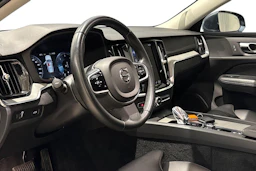 sininen Volvo V60 2021 kuva 6.