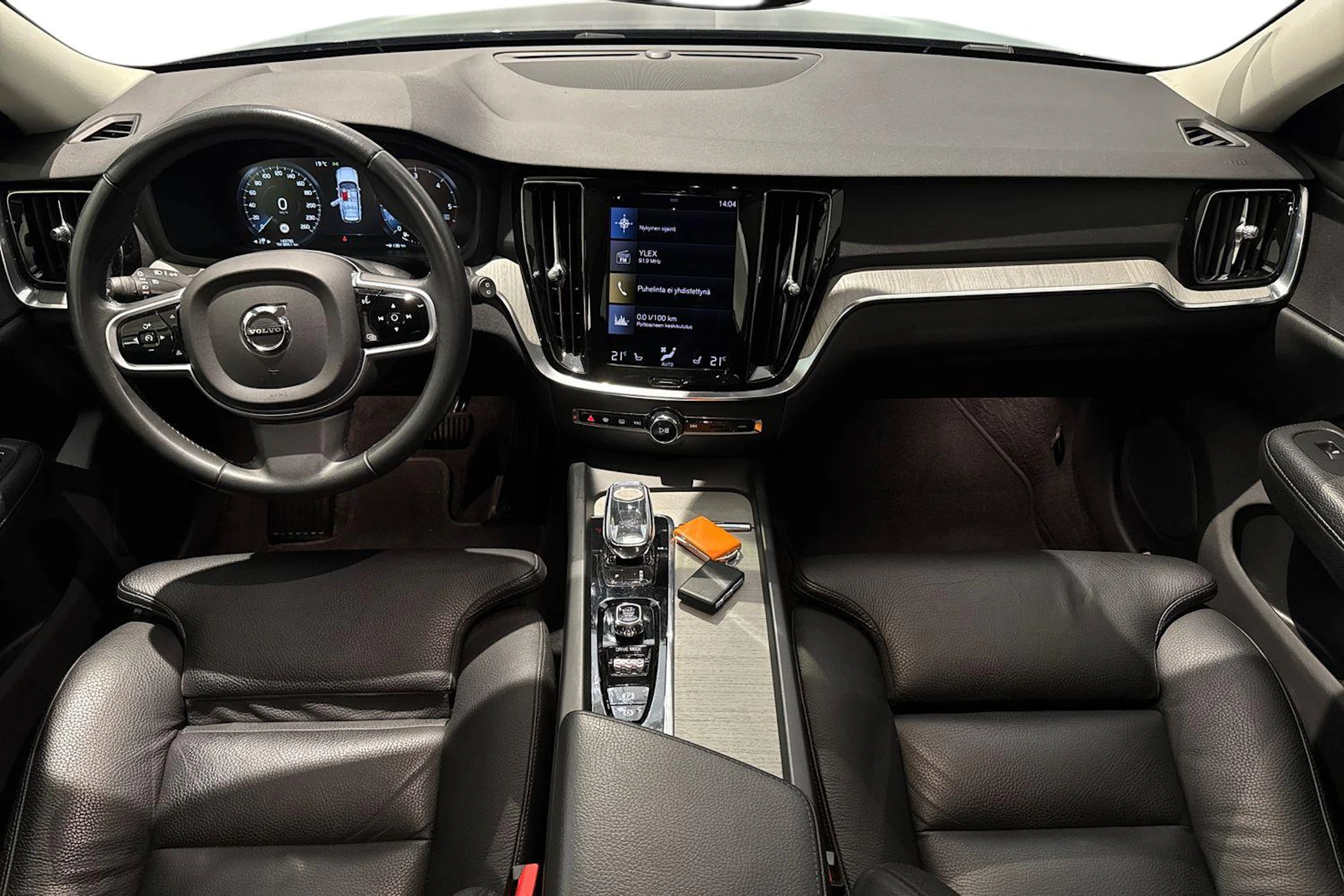 sininen Volvo V60 2021 kuva 7.