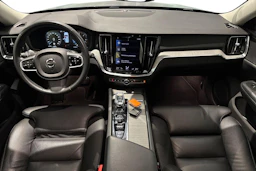 sininen Volvo V60 2021 kuva 7.