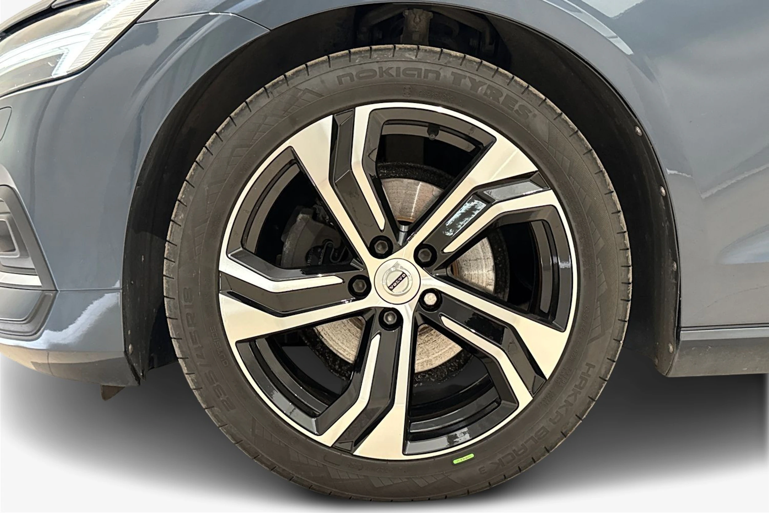 sininen Volvo V60 2021 kuva 9.