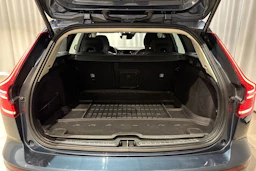 sininen Volvo V60 2021 kuva 12.