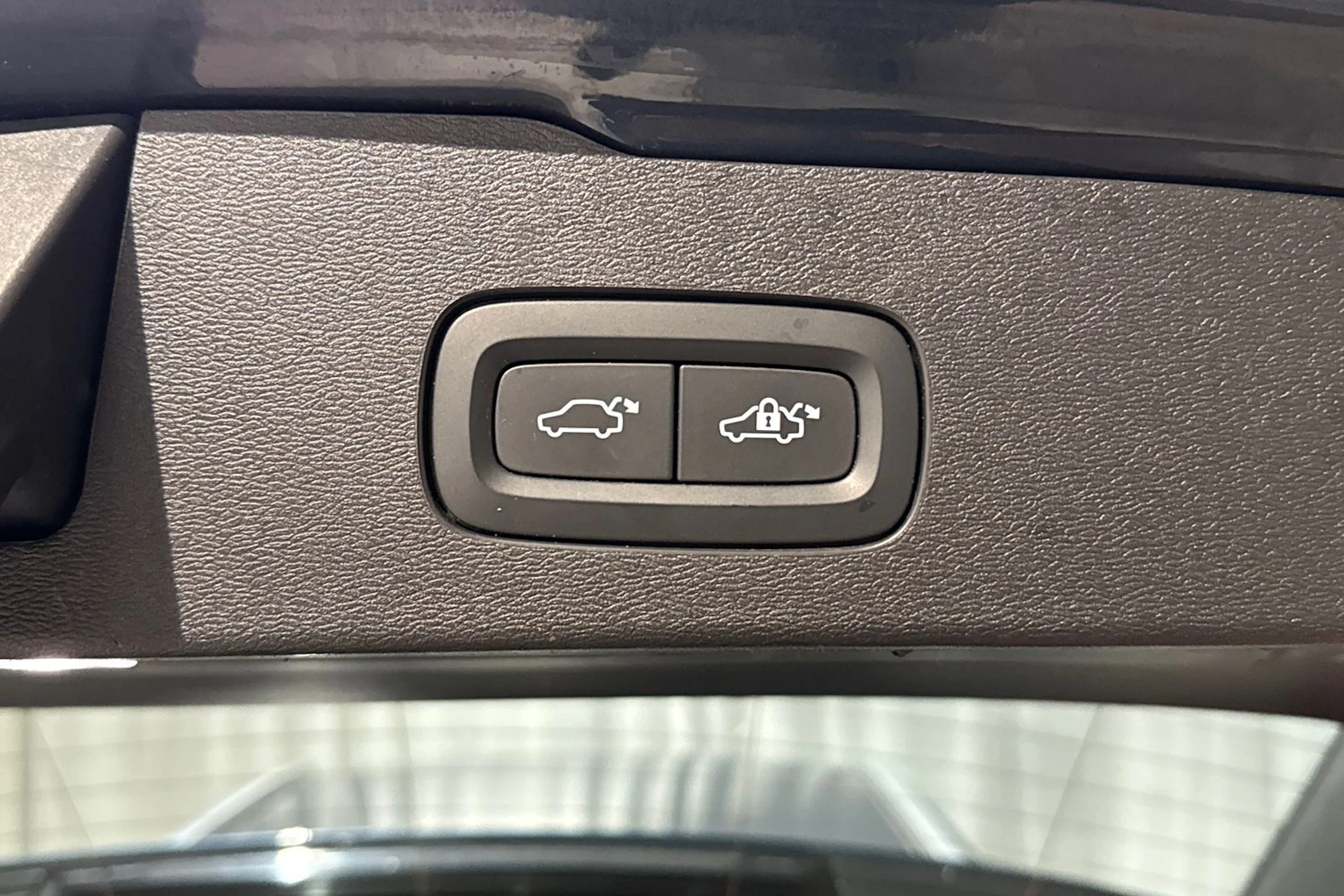 sininen Volvo V60 2021 kuva 13.