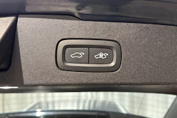 sininen Volvo V60 2021 kuva 13.