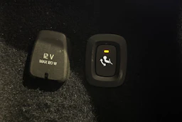sininen Volvo V60 2021 kuva 14.