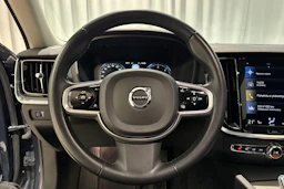 sininen Volvo V60 2021 kuva 19.