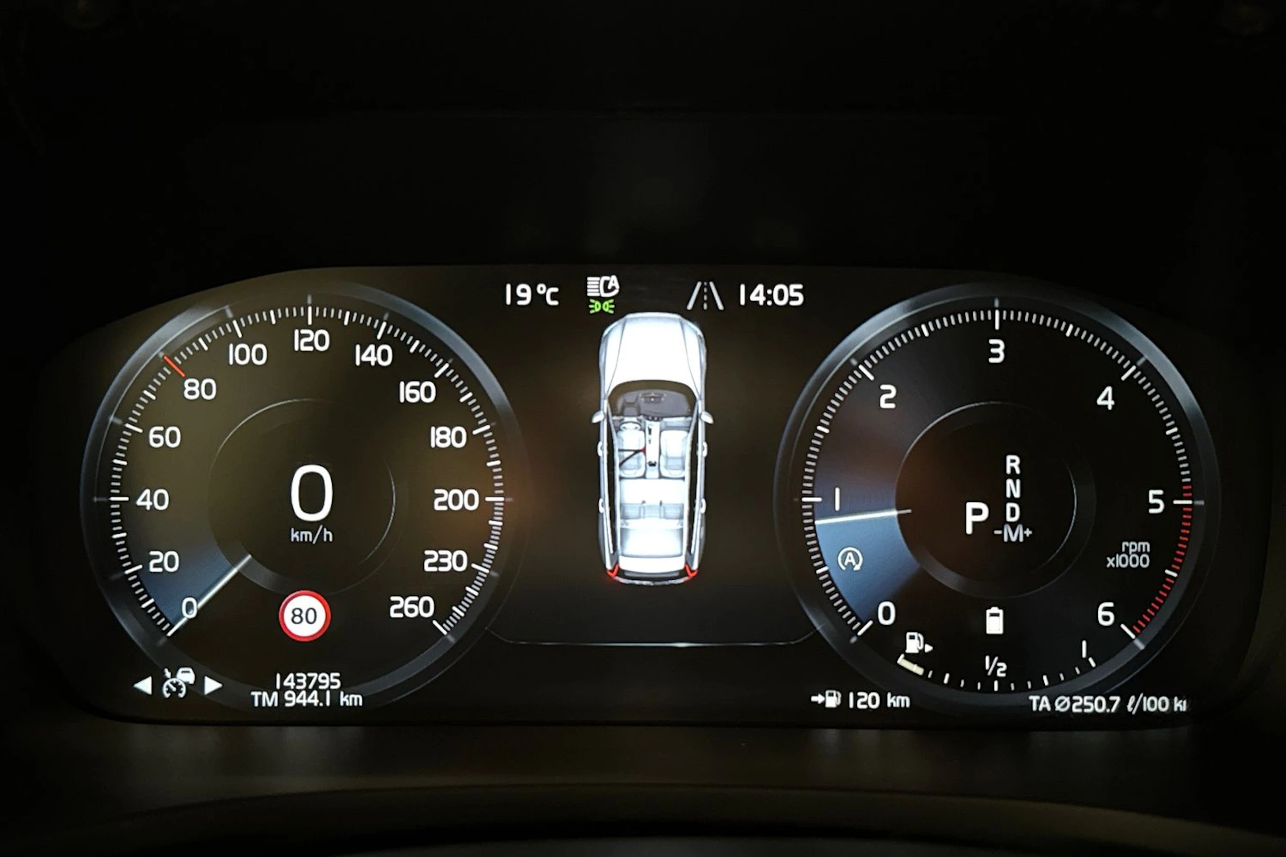 sininen Volvo V60 2021 kuva 20.