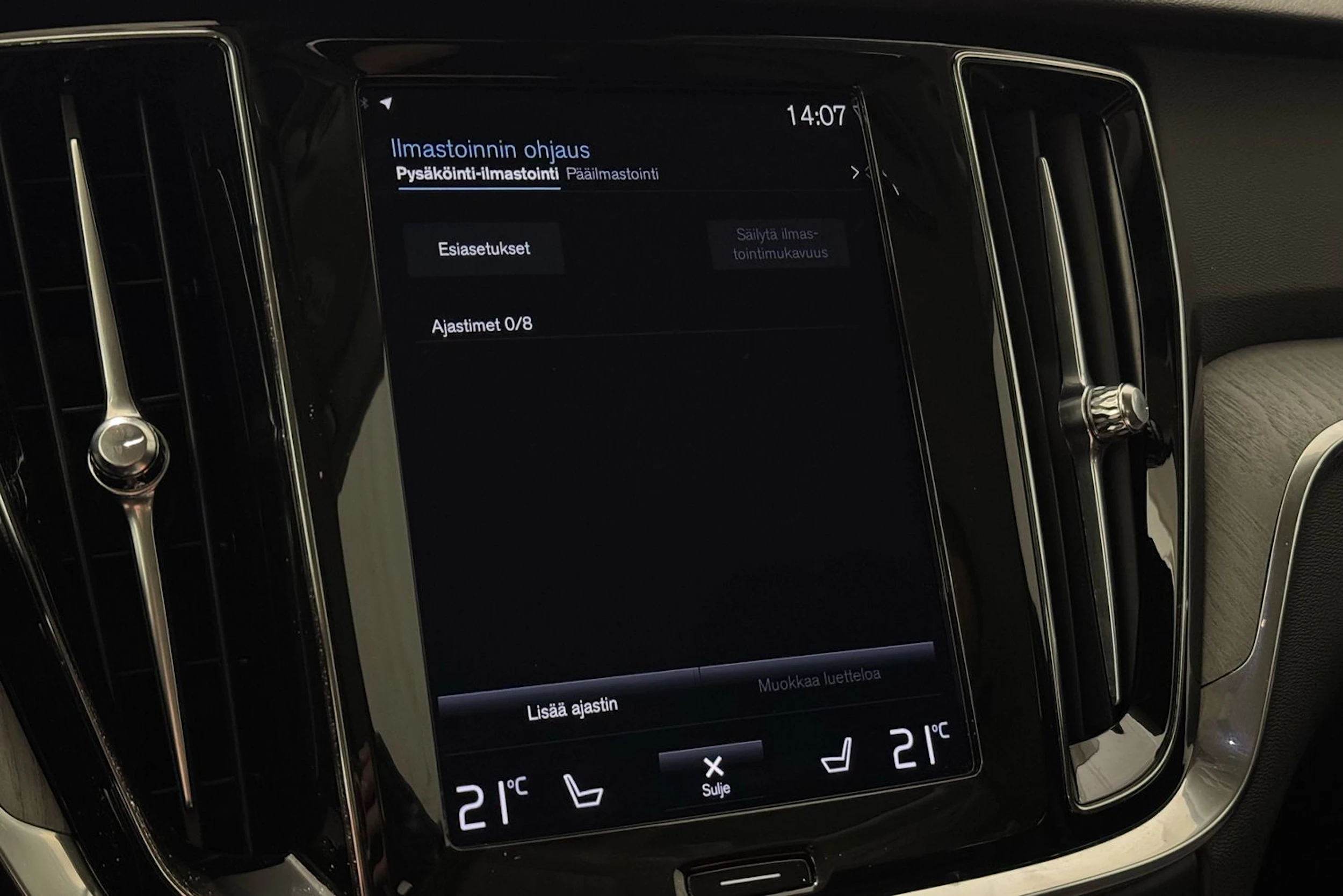 sininen Volvo V60 2021 kuva 27.