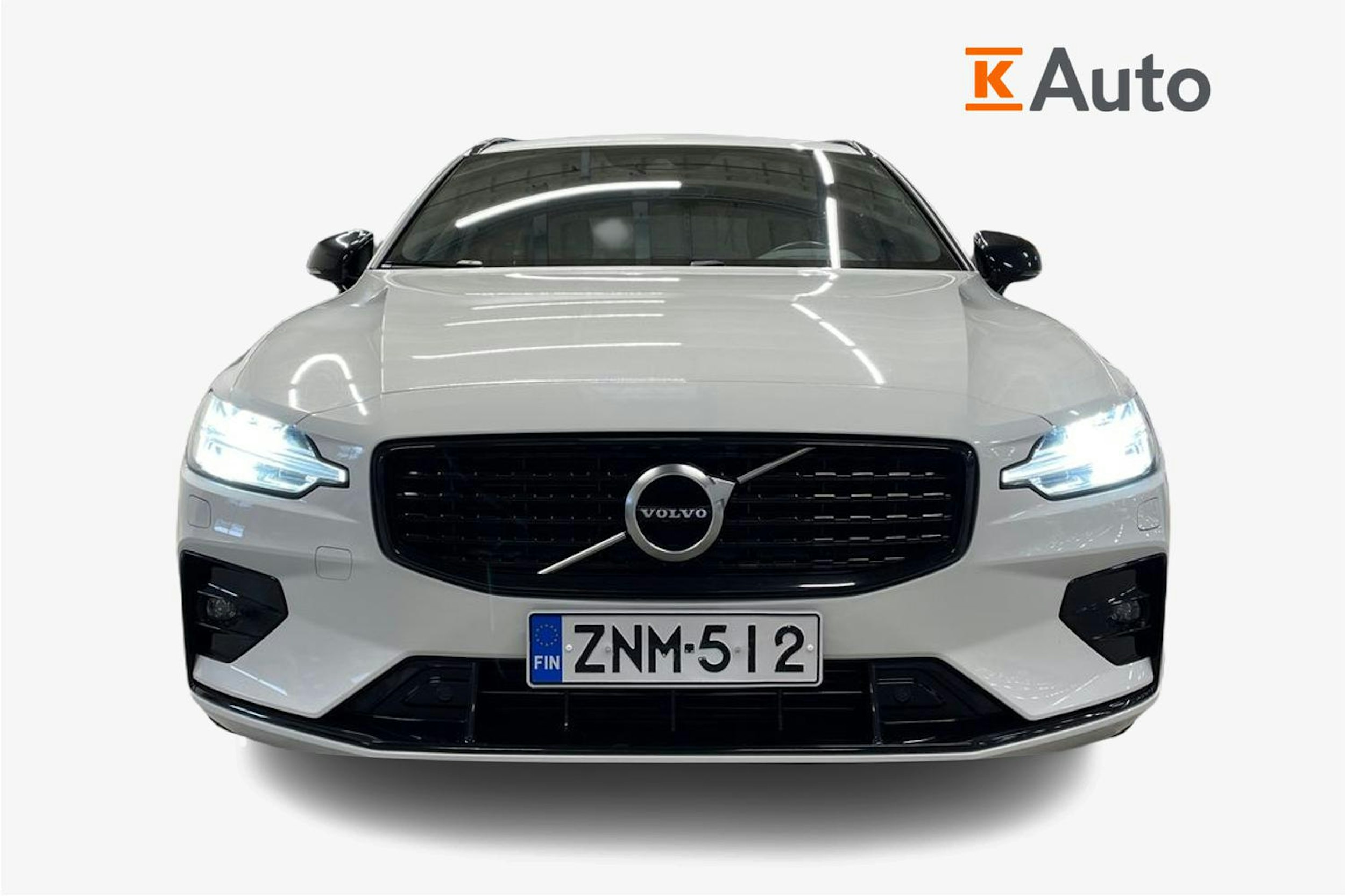 valkoinen Volvo V60 2021 kuva 8.