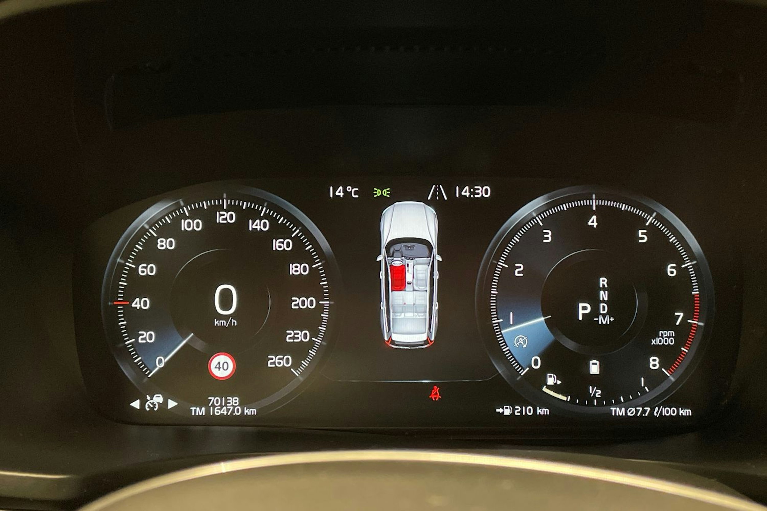 valkoinen Volvo V60 2021 kuva 19.