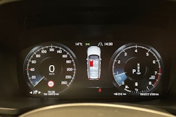 valkoinen Volvo V60 2021 kuva 19.