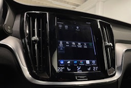 valkoinen Volvo V60 2021 kuva 21.