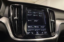 valkoinen Volvo V60 2021 kuva 23.