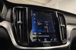 valkoinen Volvo V60 2021 kuva 26.