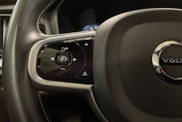 valkoinen Volvo V60 2021 kuva 29.