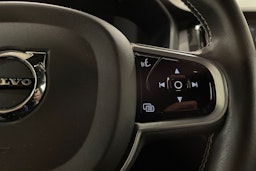 valkoinen Volvo V60 2021 kuva 30.