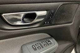 valkoinen Volvo V60 2021 kuva 31.