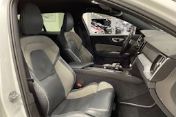 valkoinen Volvo V60 2021 kuva 34.