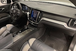 valkoinen Volvo V60 2021 kuva 35.