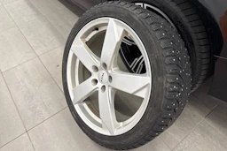 musta Volvo V60 2022 kuva 10.
