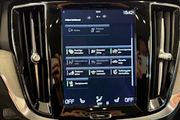 musta Volvo V60 2022 kuva 16.